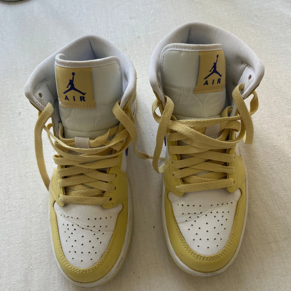 Nike Air Jordan 1 gul och vit - 1