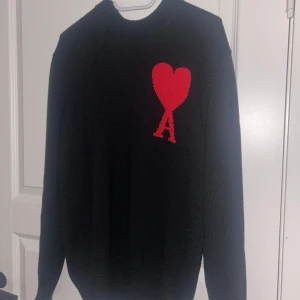 Svart stickad tröja från Ami Paris - Svart stickad tröja från Ami Paris 