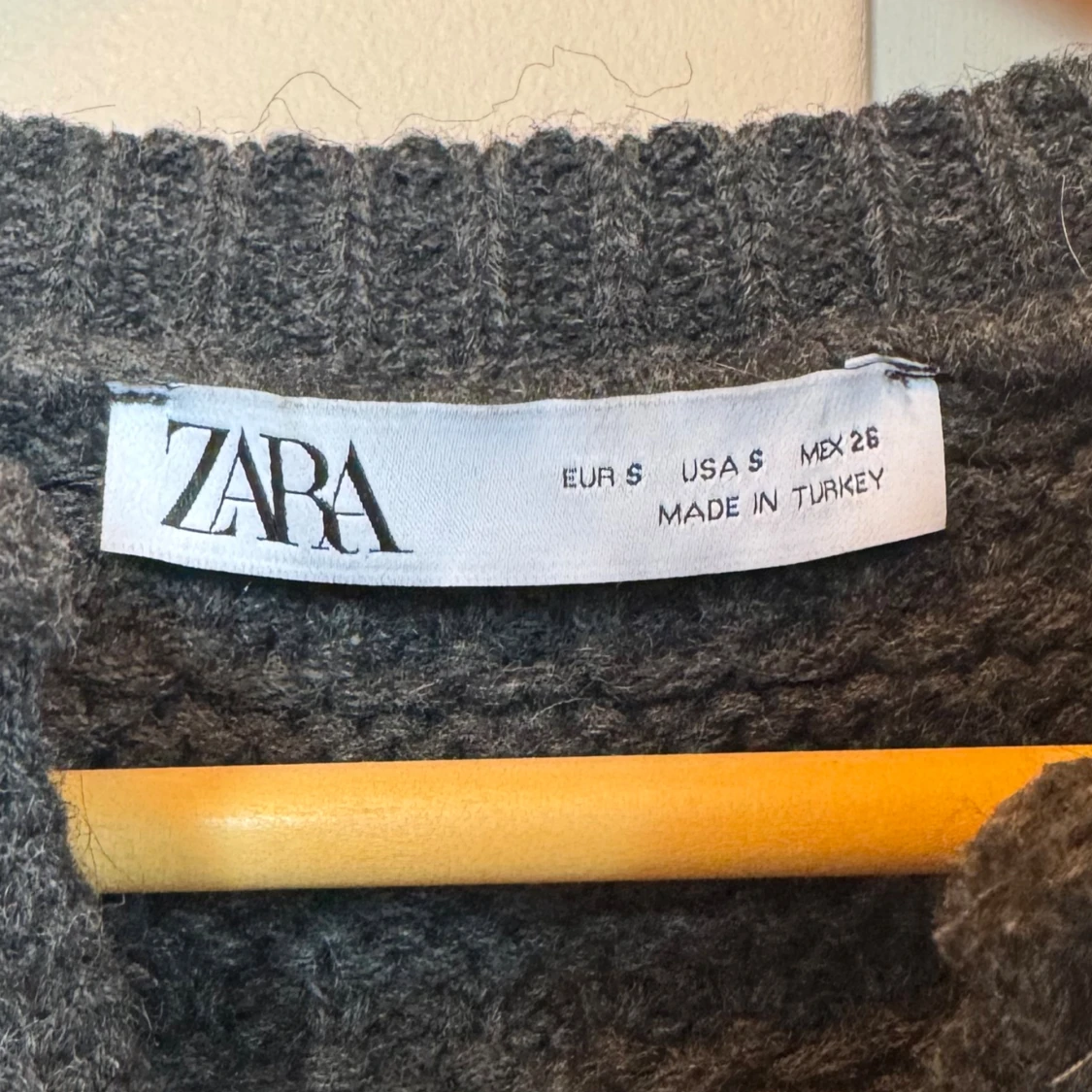 Mörkgrå kofta från Zara i stickat - 2