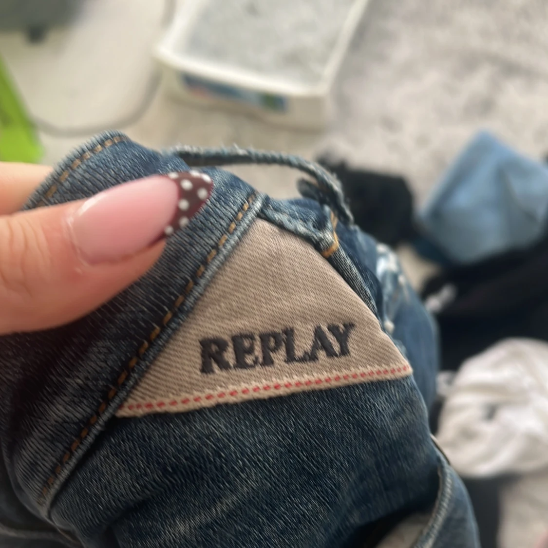 intresse koll Blå bootcut jeans från Replay - 2