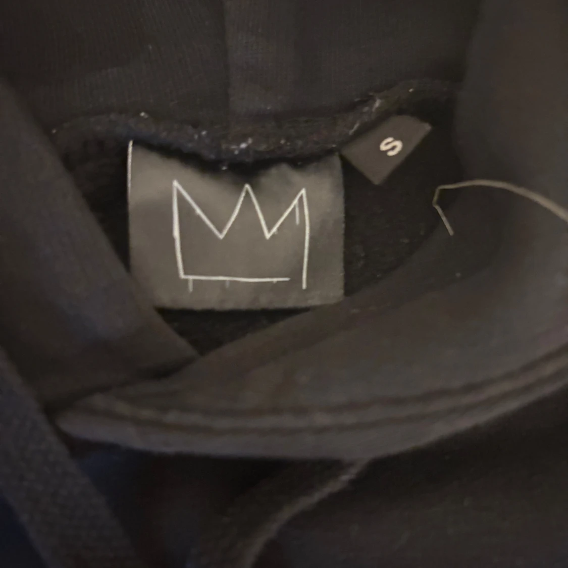 Svart hoodie med krona, strl S - 2