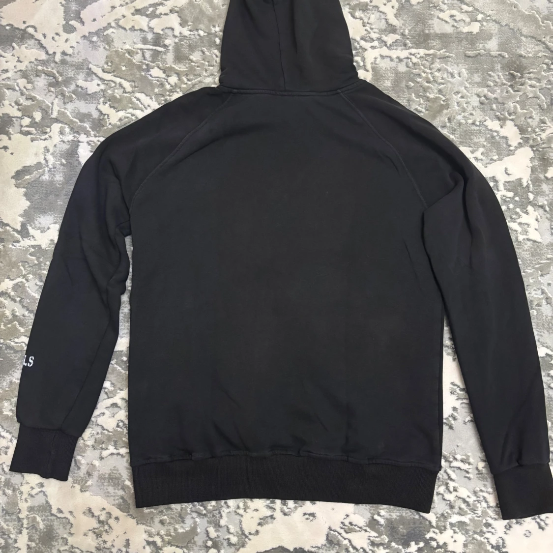 Svart Essentials hoodie med huva - 2