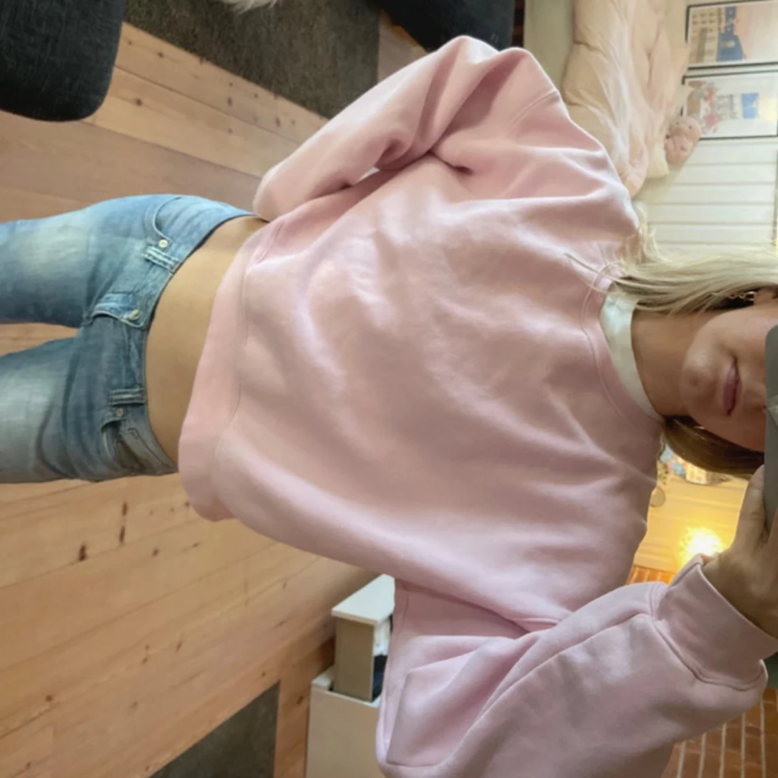 Ljusrosa croppad sweatshirt - 1