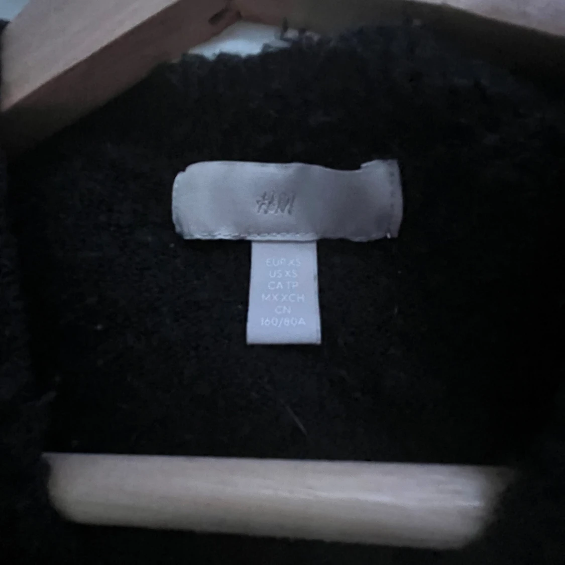 Svart stickad T-shirt - 1