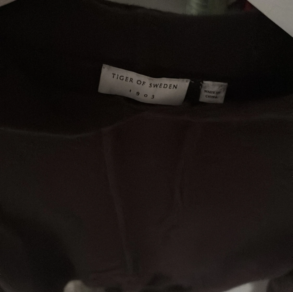 Mörkbrun hoodie från Tiger of Sweden - 2