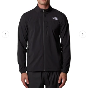 NorthFace Vindjacka - Säljer min killes vindjackan från NorthFace då den är för liten. Den är i bra skick och i modellen Windwall. Nypris 815kr.