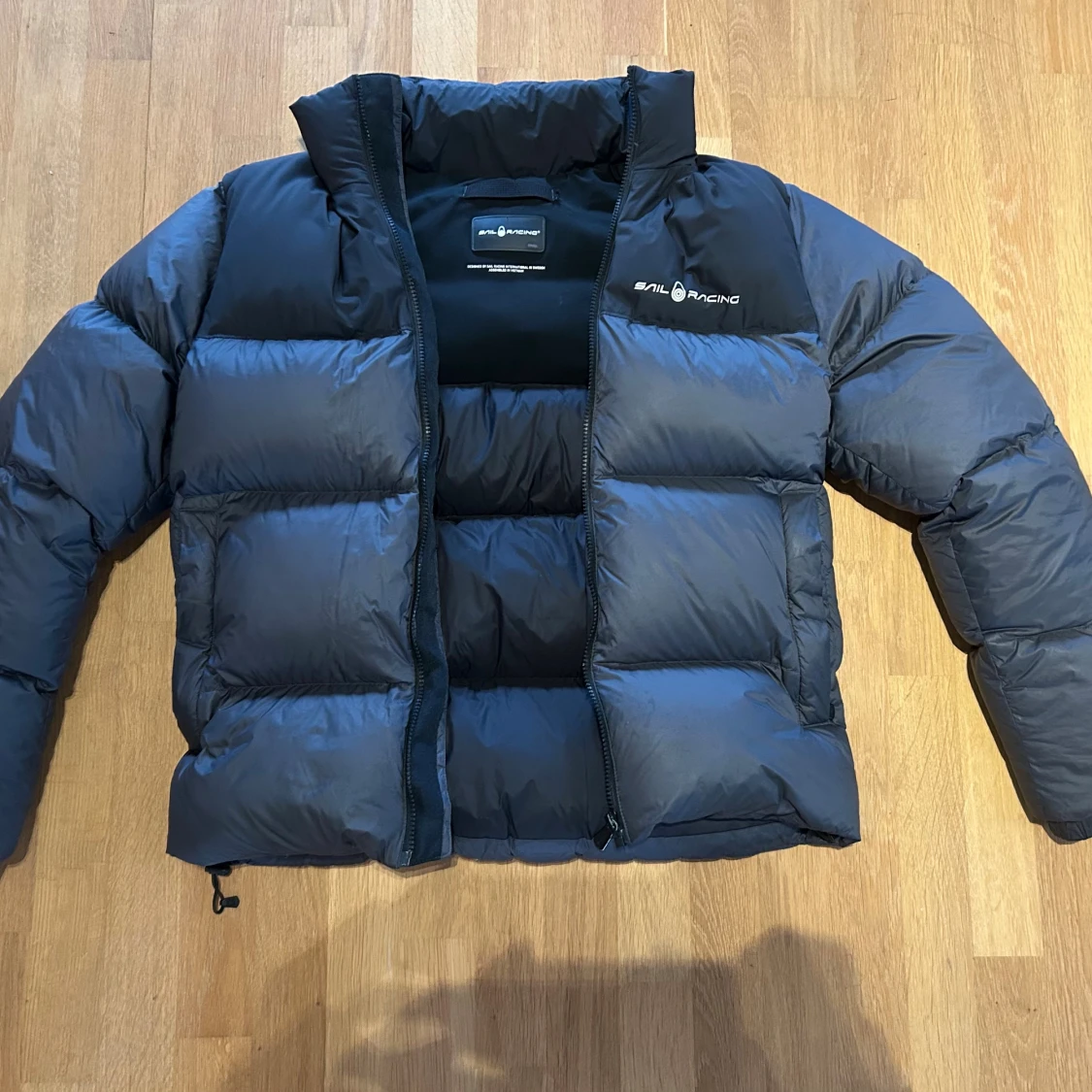 Svart Sail Racing Jacka