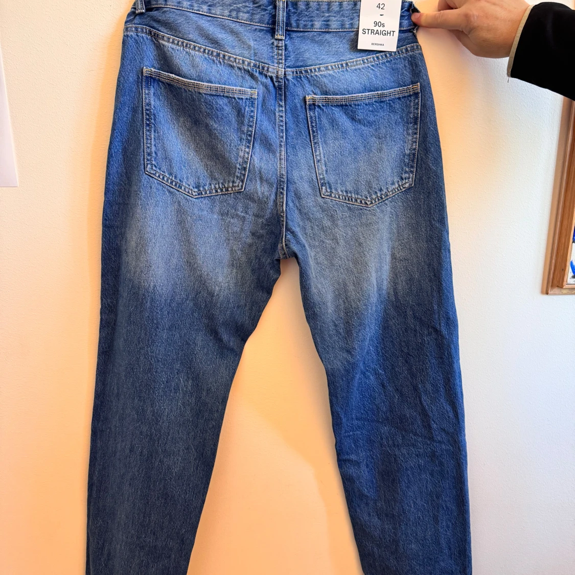Blå 90s straight jeans från Bershka