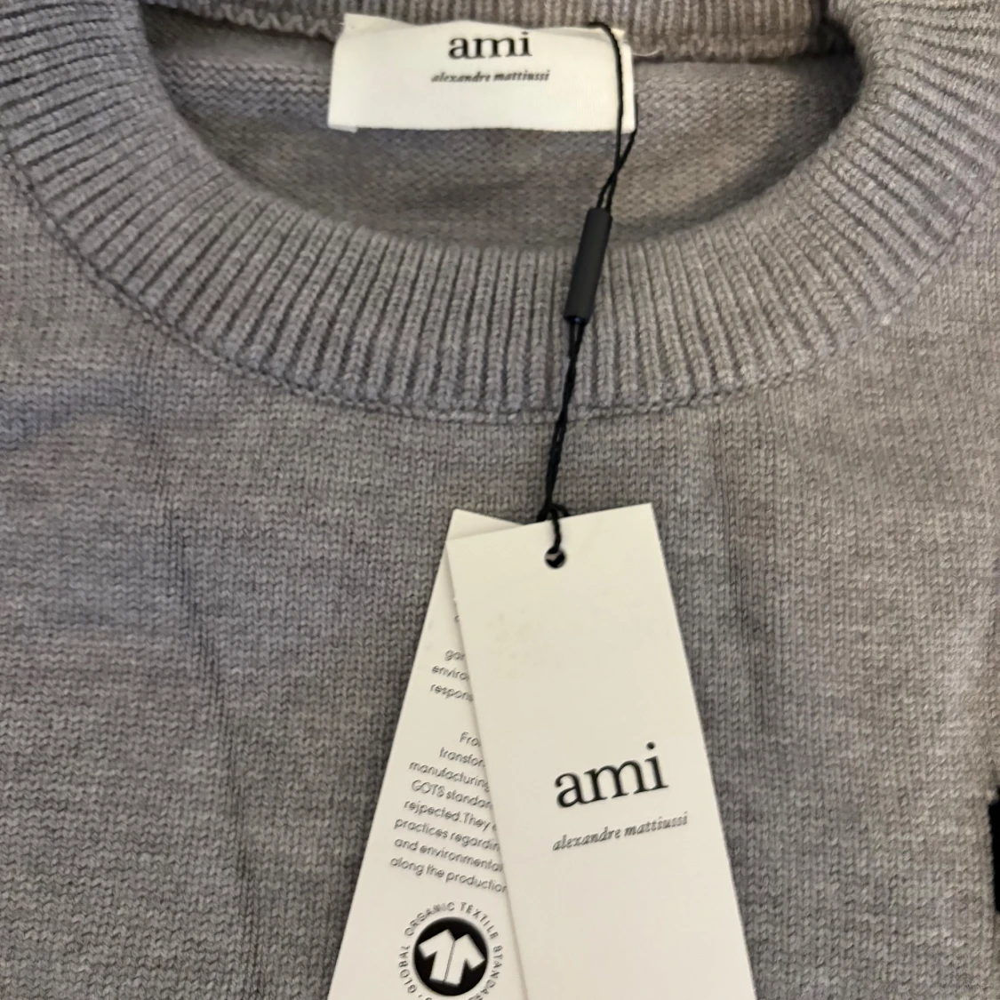 Grå stickad tröja från Ami - 2