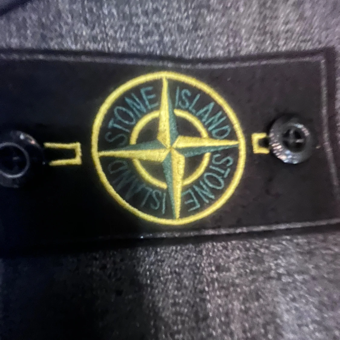Grå jeans från Stone Island - 1