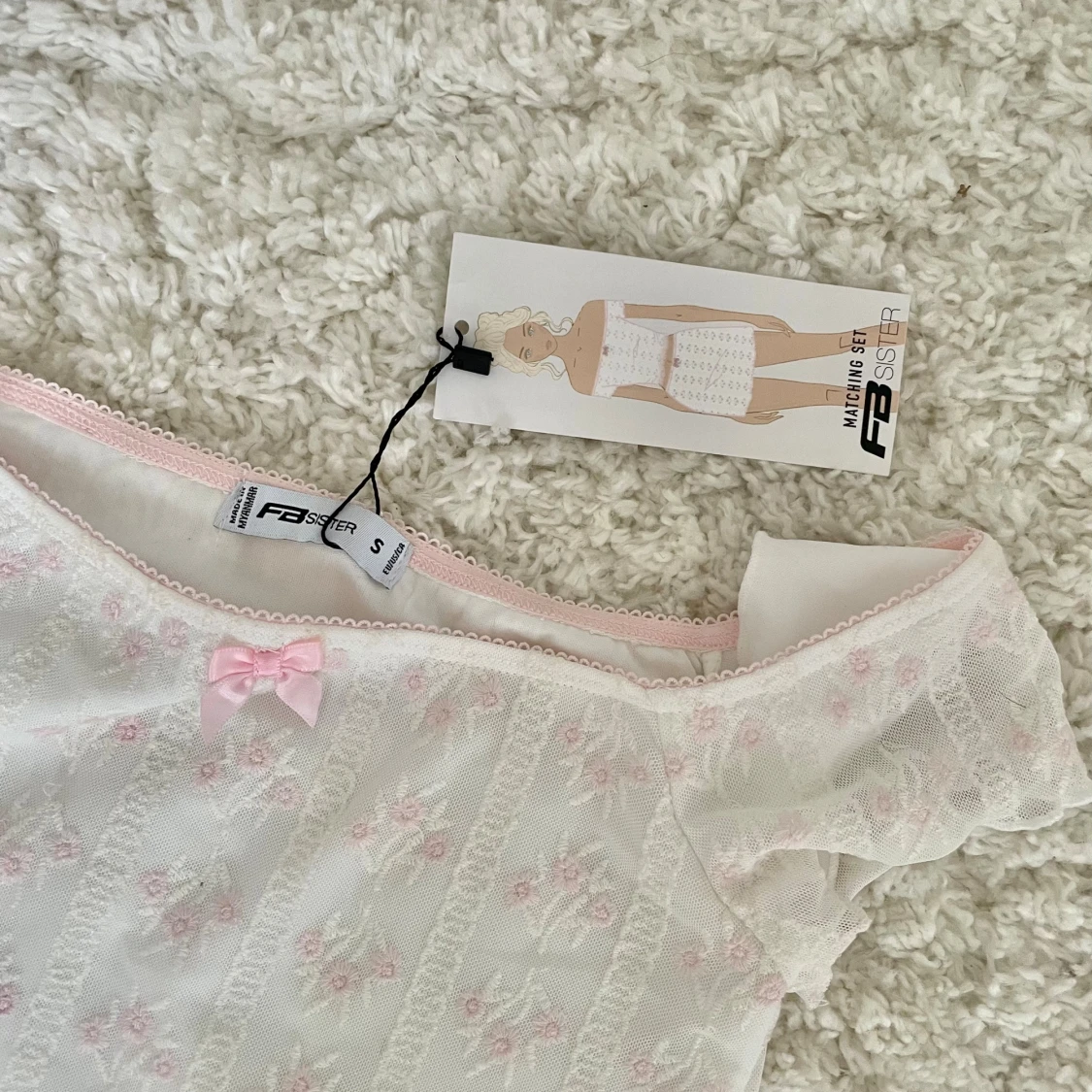 Vit blommig offshoulder topp från NewYorker - 3