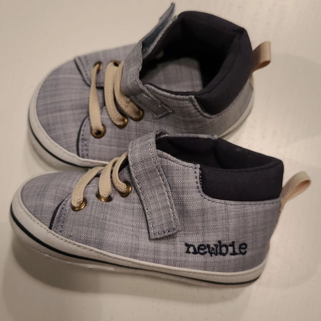 Grå sneakers från Newbie, strl 19/20 - 2