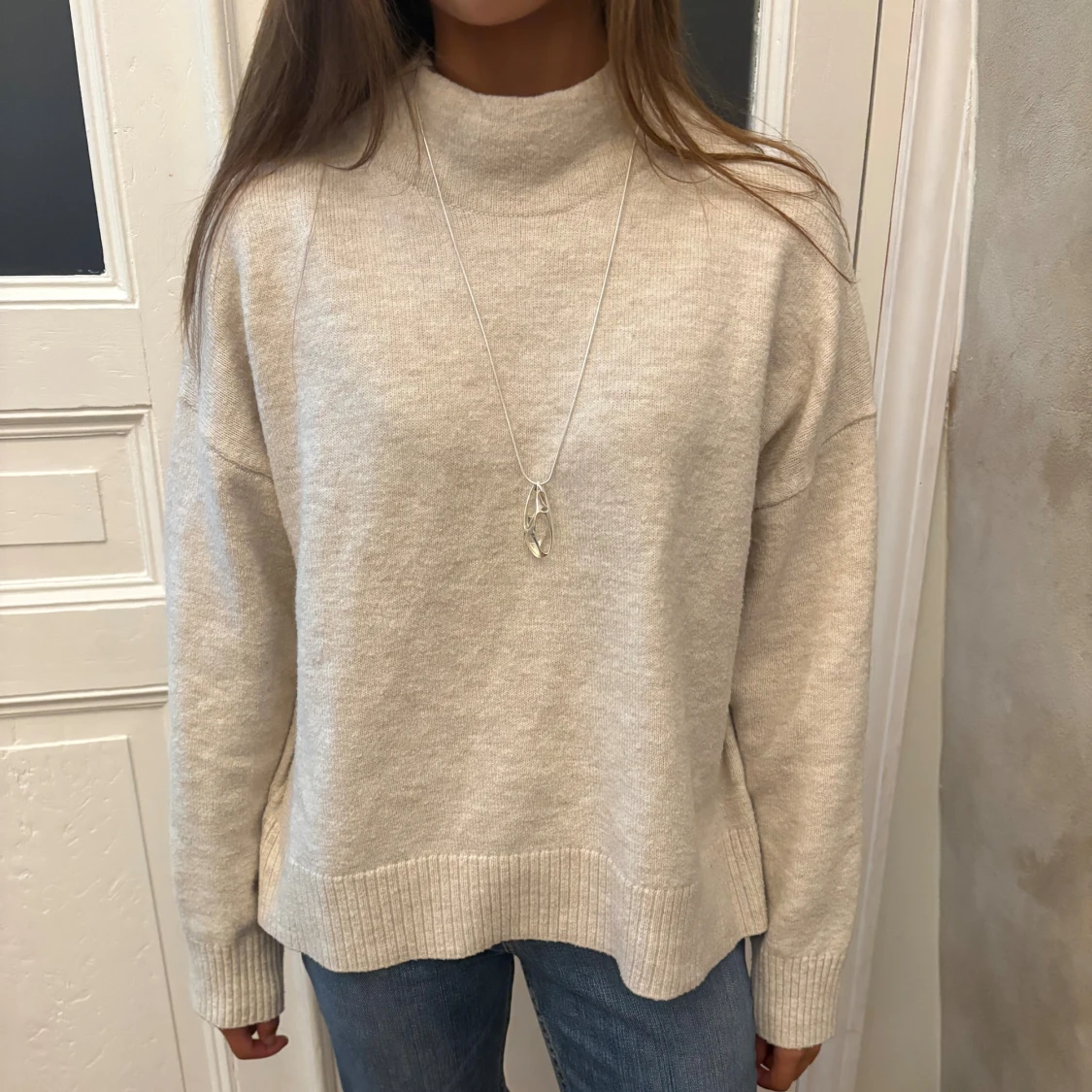 Beige stickad polotröja - 2