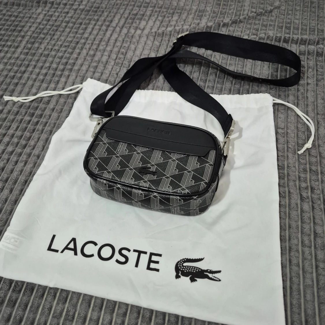 Lacoste väska