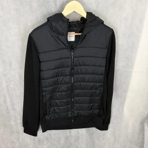 Reserved cardigan  - Fint skick! Modellen är 185 och bär S