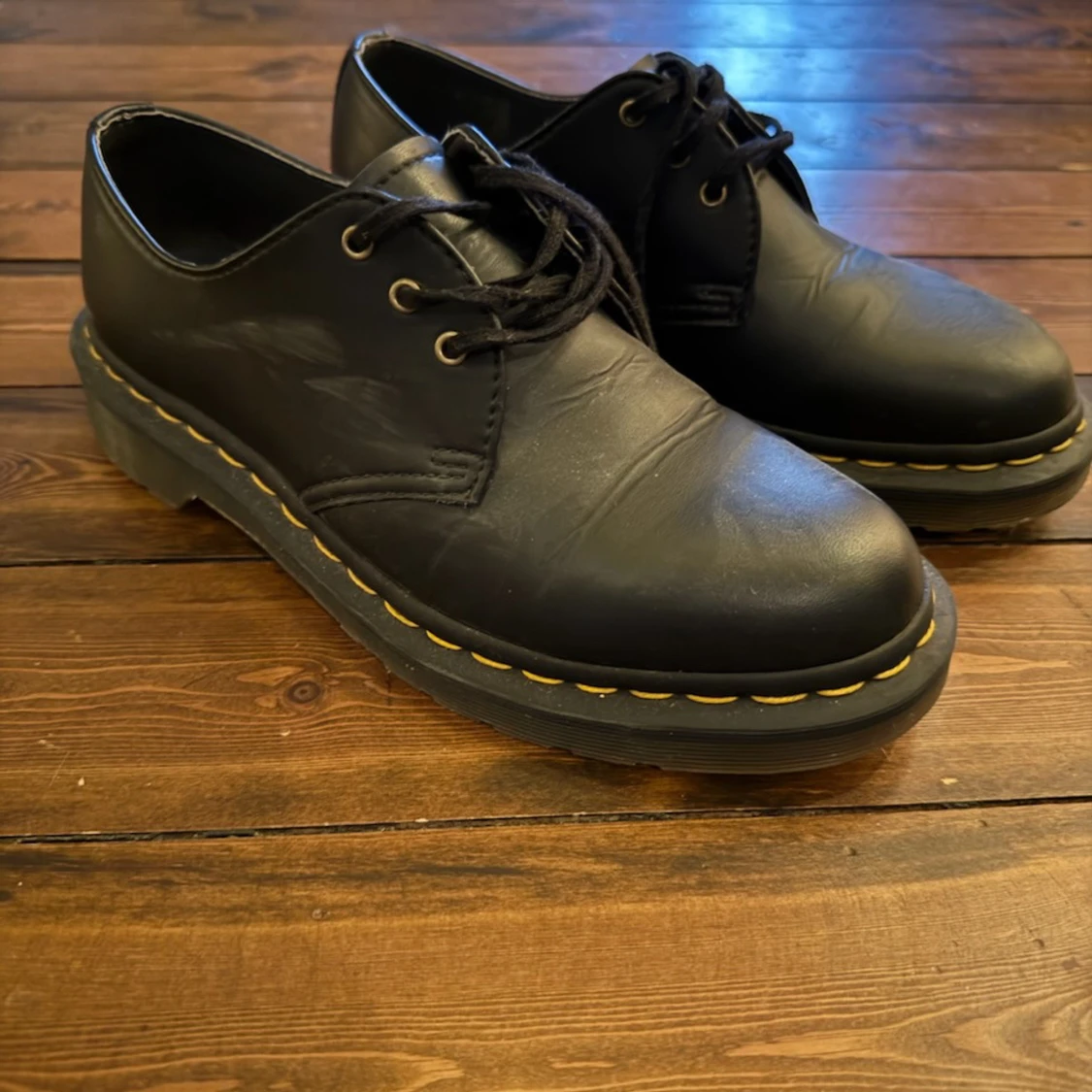 Svarta Dr. Martens vegan skor - 3