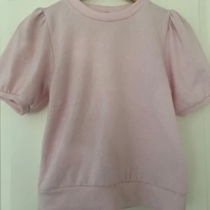 Stickad tröja från Laget 157 - Säljs pga att den är förliten 