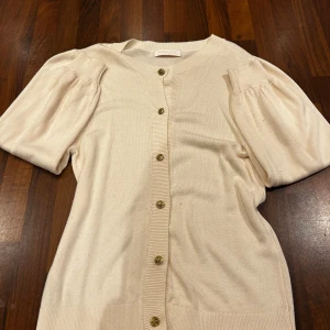 Rabalder kofta - Snygg kofta med guldiga knappar, strl XS skick 9/10