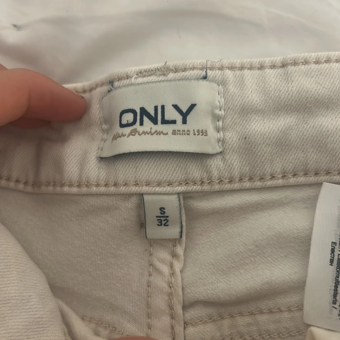 Vita bootcut jeans från ONLY, S/32 - 2