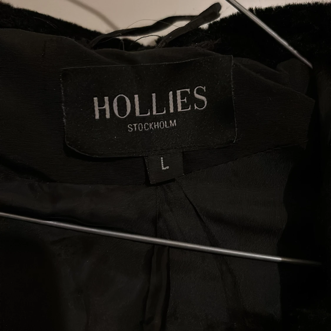 Svart parkajacka med fuskpäls från Hollies - 3