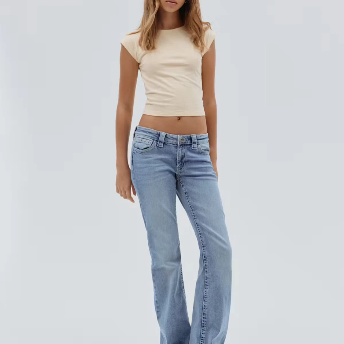 Ljusblå bootcut jeans med strass - 1