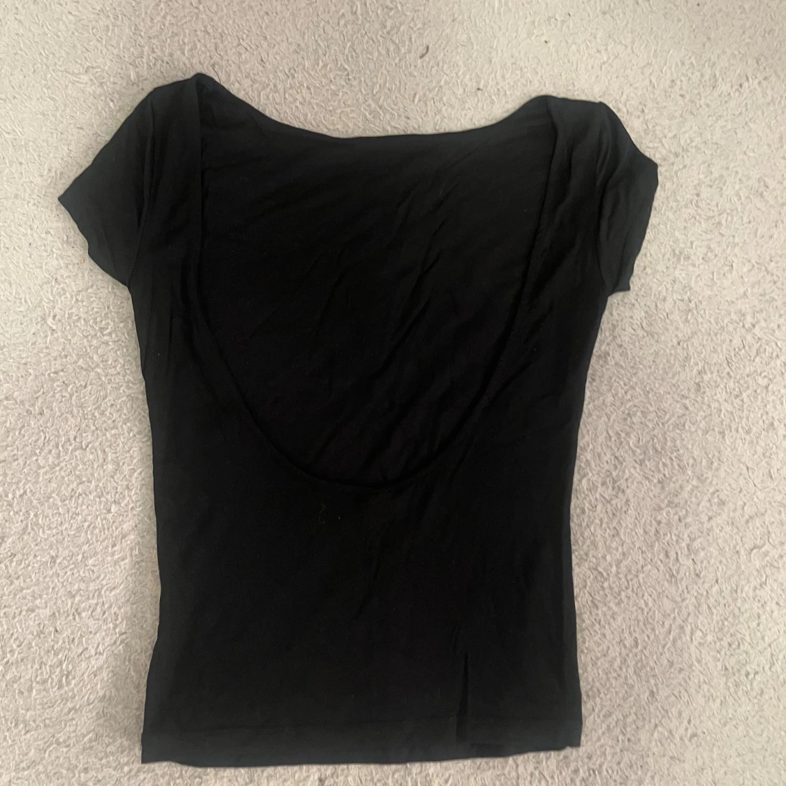 Svart topp med öppen rygg - 2