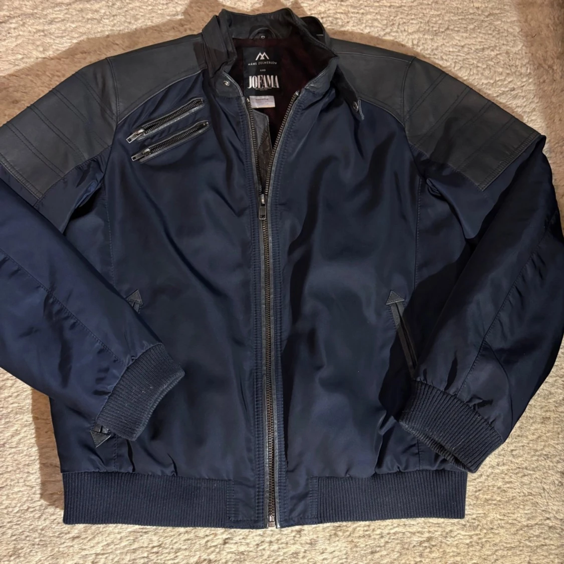 Mörkblå bomberjacka från Jofama - 90