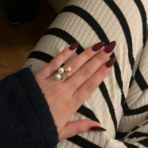 ioaku ring  - säljer en supersnygg ioaku ring från deras adventskalender, självklart justerbar