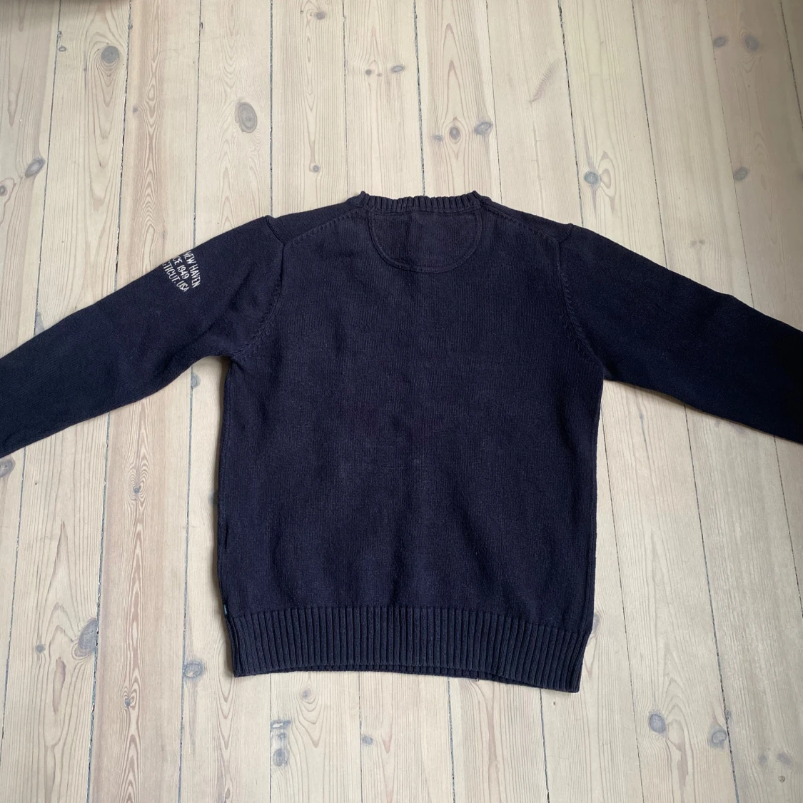 Mörkblå stickad tröja från Gant - 2