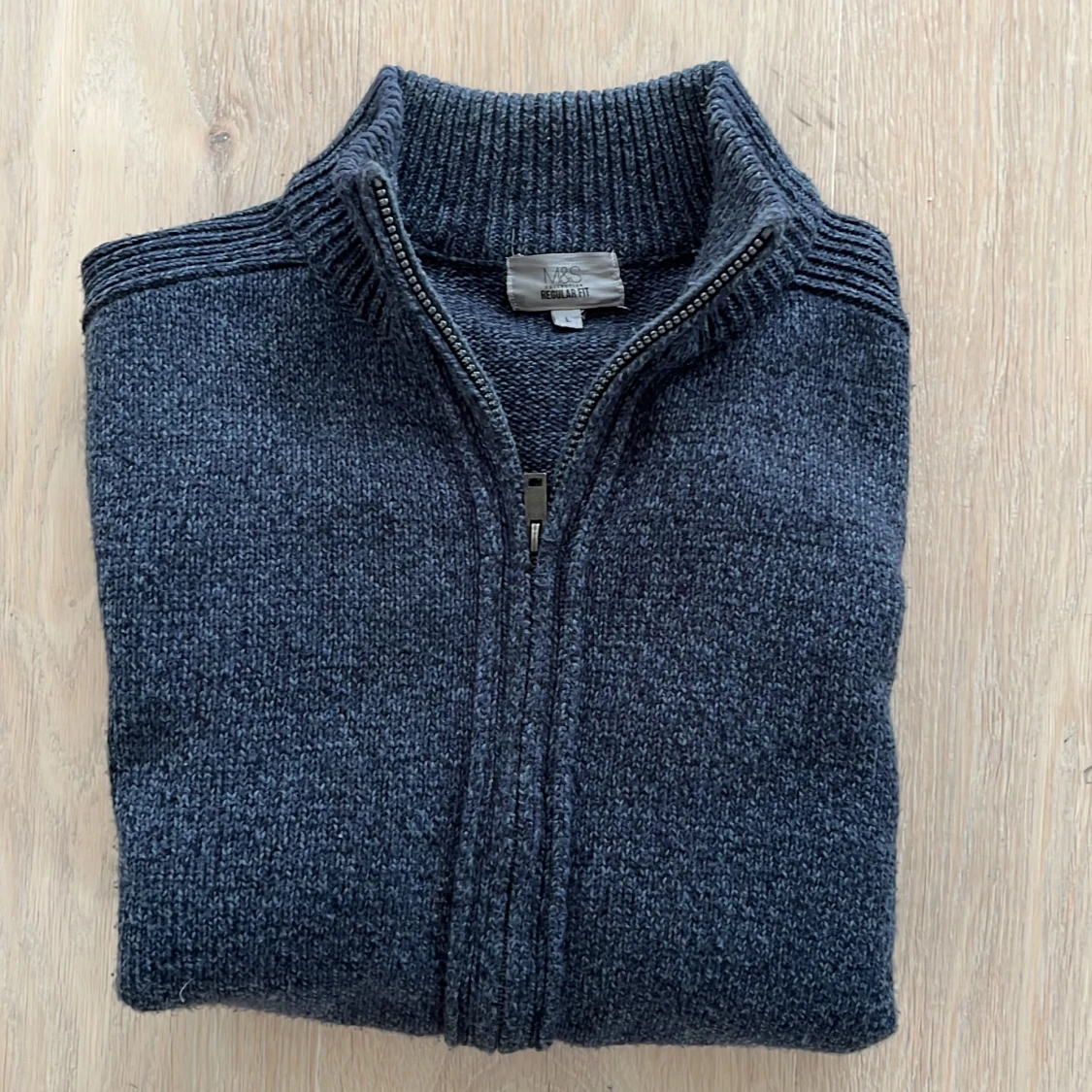 Mörkgrå stickad kofta  - 3