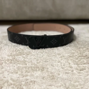 Svart bälte - Snyggt Svart Bälte 