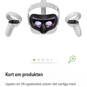 Meta Quest 2 128GB VR-headset - Meta Quest 2 är ett avancerat VR-headset med 128GB lagring. Paketet innehåller headset, två handkontroller, laddare och tillbehör. Allt ser ut att vara i mycket gott skick, utan synliga defekter eller slitage. Perfekt för en uppslukande VR-upplevelse hemma.