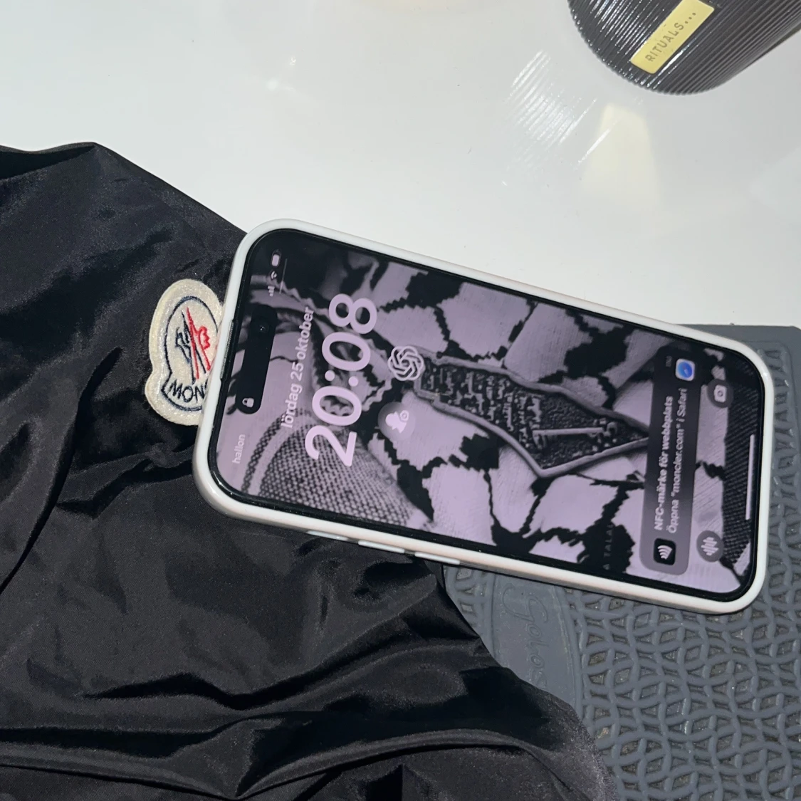 Svart vindjacka från Moncler med luva - 3