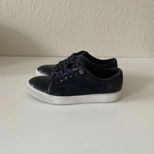 Lanvin Cap toe sneakers - Lanvin Cap toe sneakers | Storlek: Uk 9 (43) | Skick: Mycket bra | Dustbag medföljer