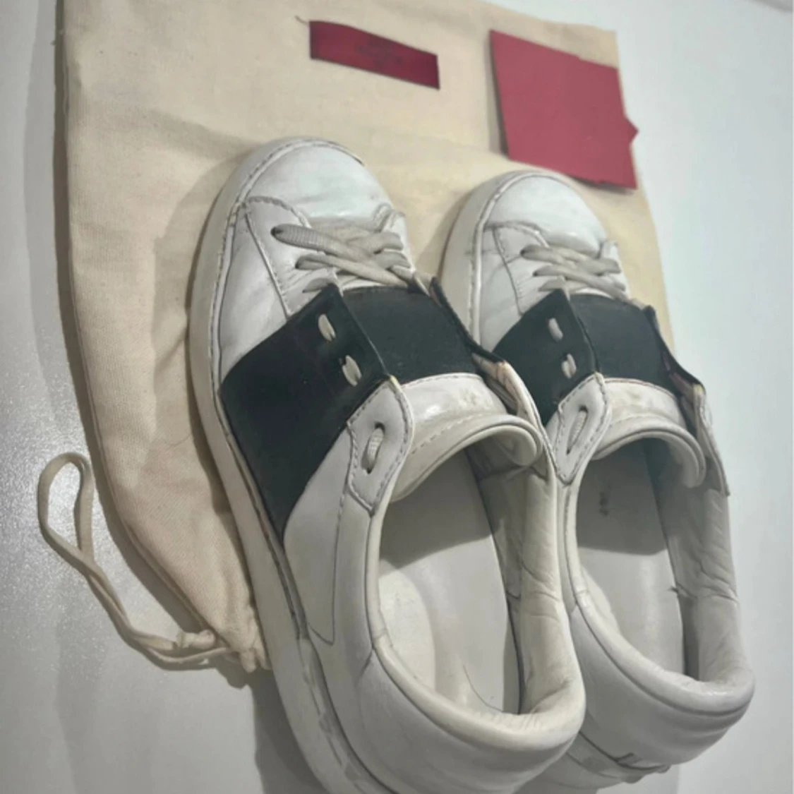 Valentino rockstud vita- svart glittriga sneakers.  - 2