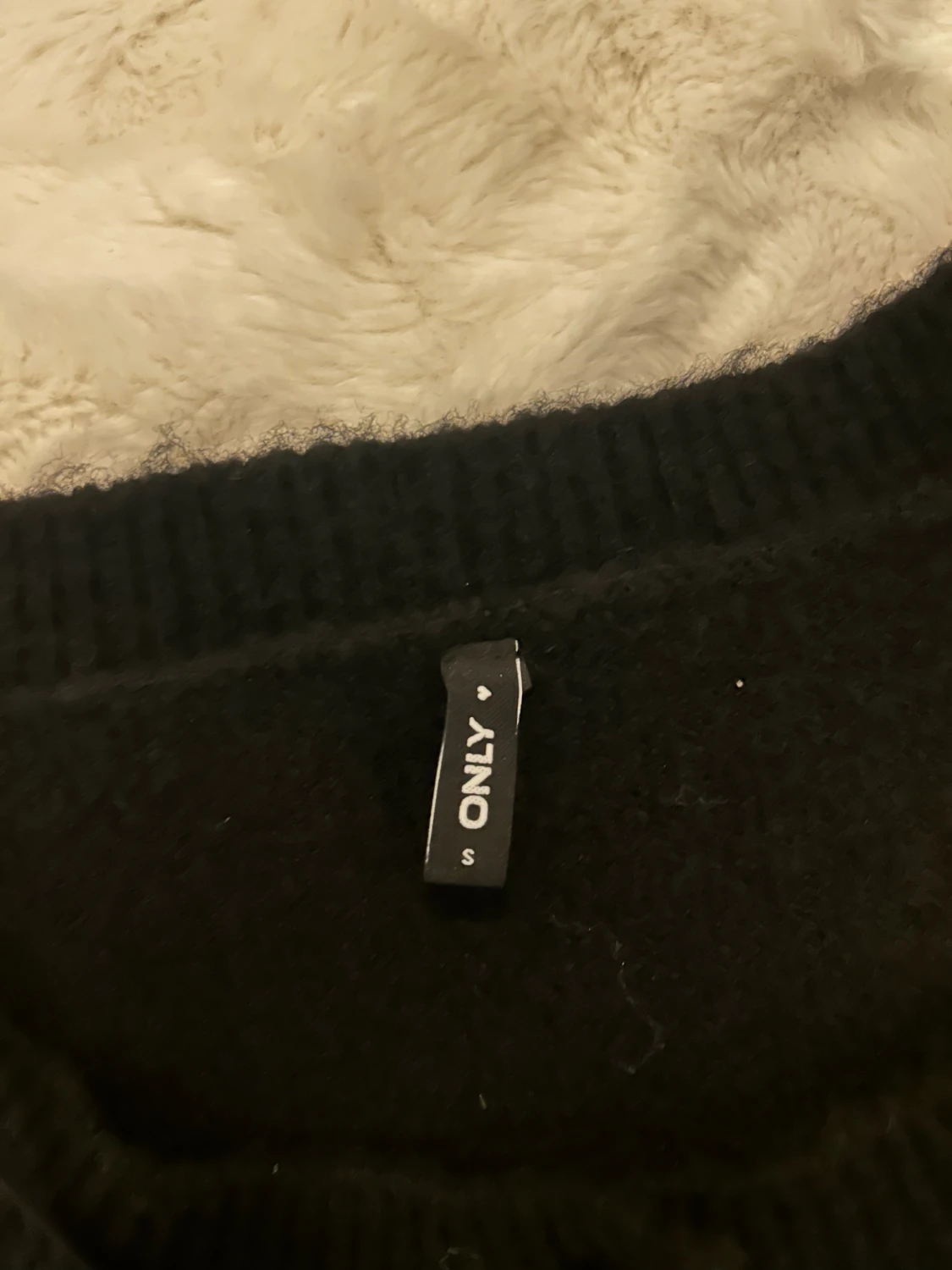 Svart kofta med volang från ONLY - 2