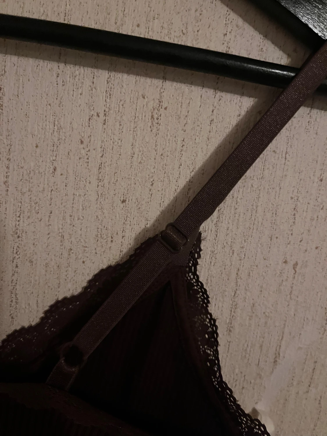 Brun ribbad spetsklänning med rosett - 4