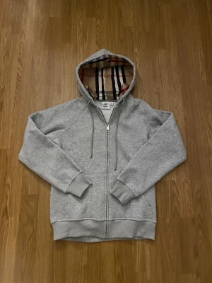 Burberry Hoodie - Helt ny som sorlek 164cm