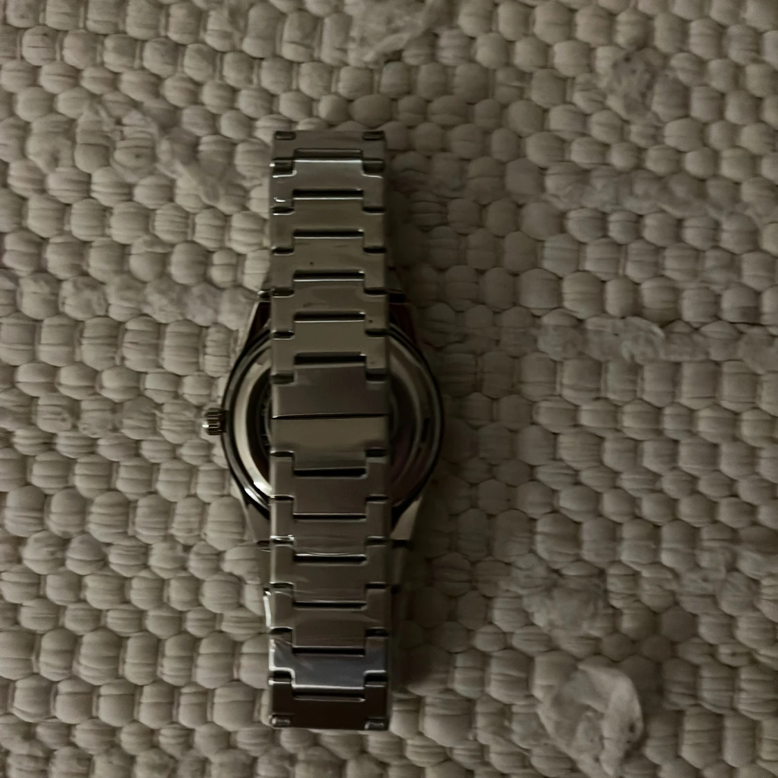 Silverfärgad klocka från Binbond - 1