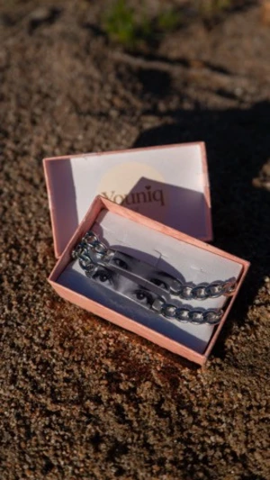 Uf företag - Vi är ett uf företag som säljer Personligt anpassade armband med egen valda ögon i rostfritt stål, finns i guld och silver, 1 för. 135 2 för 270 kr💕. Perfekt som. Present!