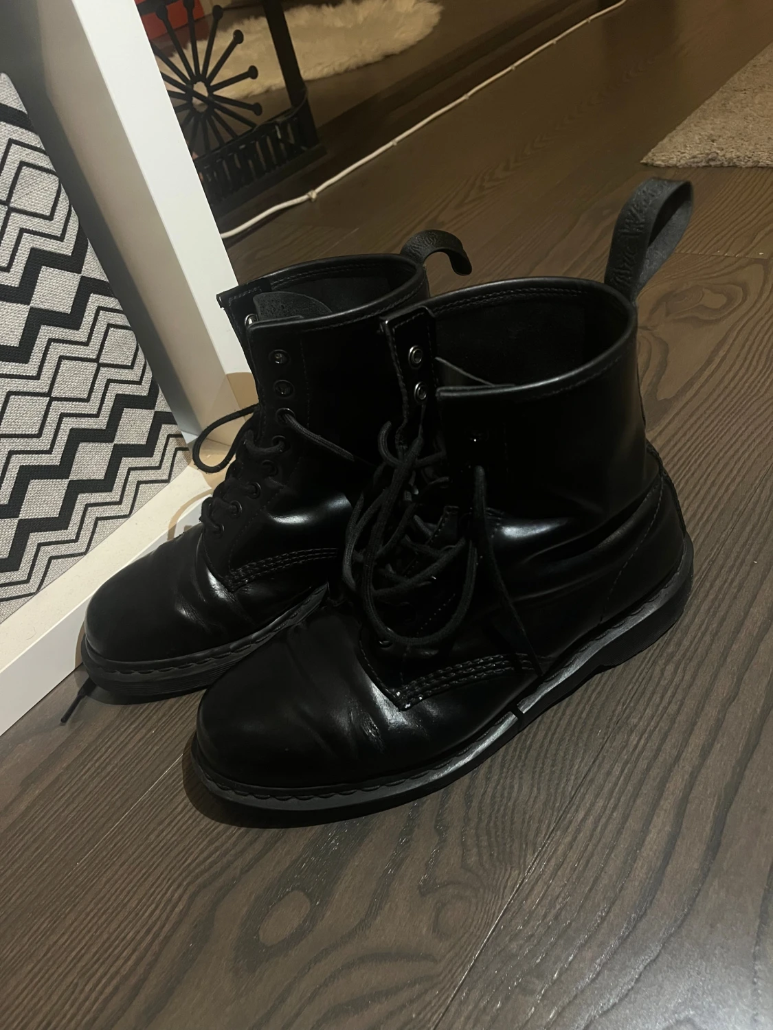 Svarta kängor Dr. Martens - 1