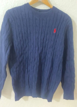 Sweatshirt  - Helt ny. Inte använd 