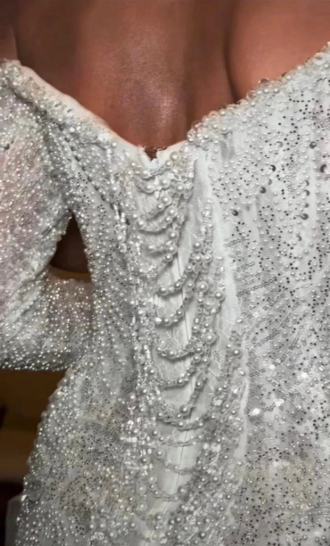 Vit pärlbroderad lång bröllopsklänning - 6