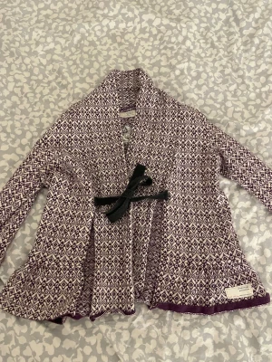 Odd Molly kofta - Söt lila odd Molly kofta 