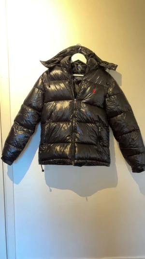 Ralph Lauren Jacka - Säljer en fet Ralph lauren jacka k storlek S, inga defekter elelr likande! Kom DM för mer info!