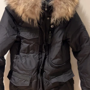 Hollies livingo  - Äkta päls, sparsamt använd. Köpt på pondus för 4600 