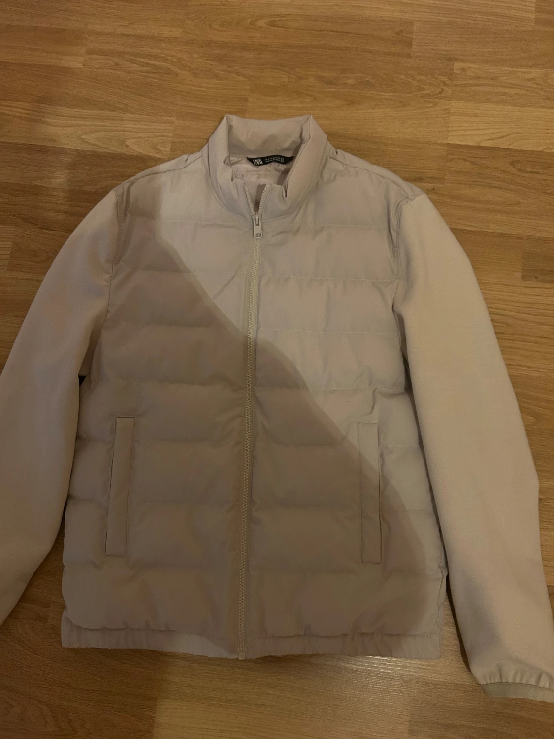 Beige pufferjacka från Zara - 2