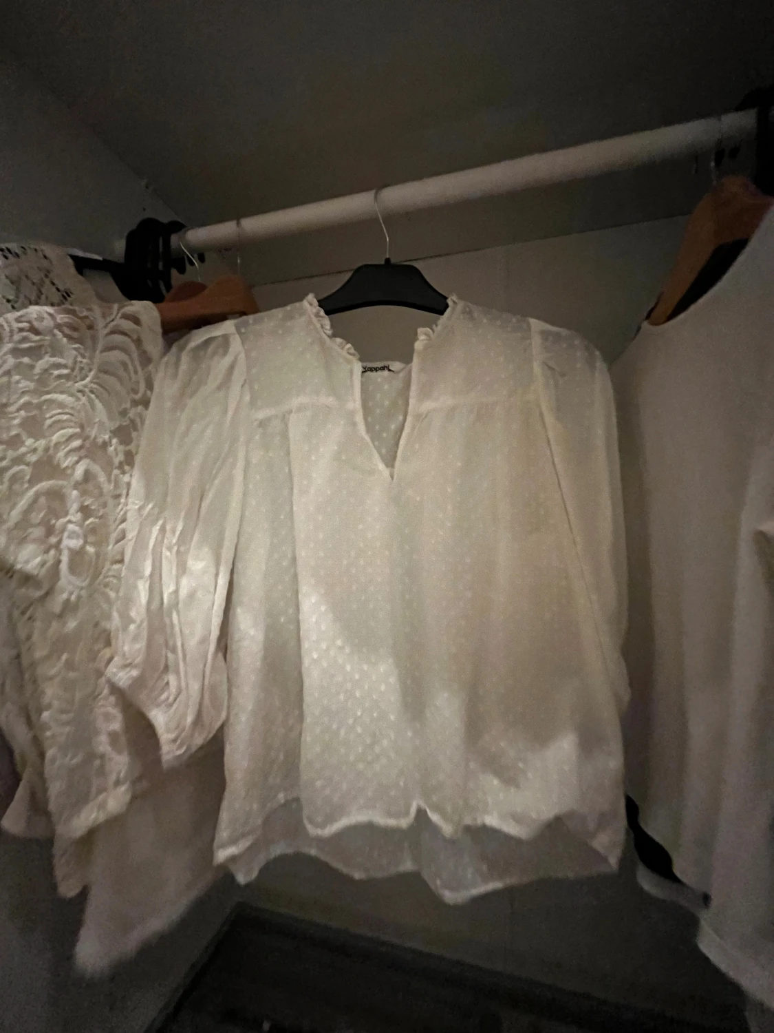 Vit blus ifrån kapphal