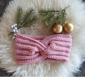 Virkat pannband - Virkat pannband Virkat av mig i ett mjukt akrylgarn.. Passar de ca 12 år. Onesize. Töjbart