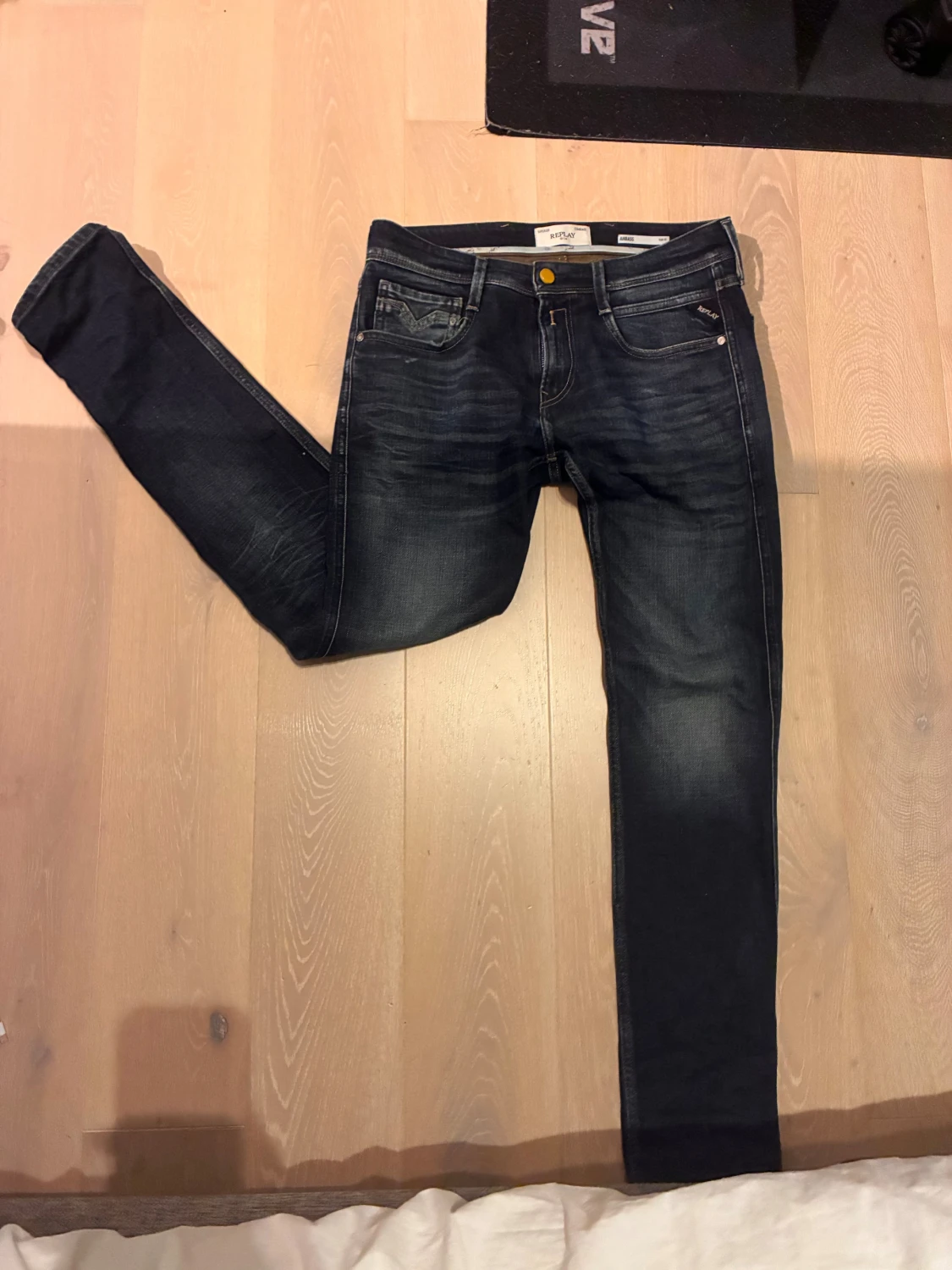 Replay Anbass mörkblå jeans